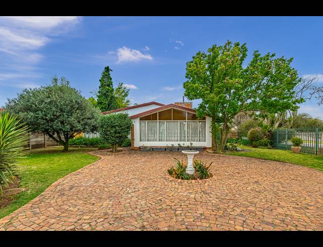 3 BEDROOM HOUSE FOR SALE IN BRENTHURST